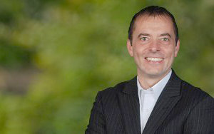 Dr. Arndt Embacher